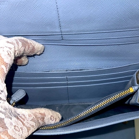 Authentic PRADA ribbon saffiano flap leather wallet - Picture 7 of 16